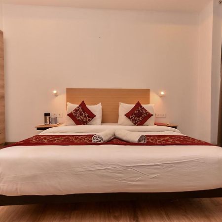 Hotel Red Saffron New Delhi Exterior photo