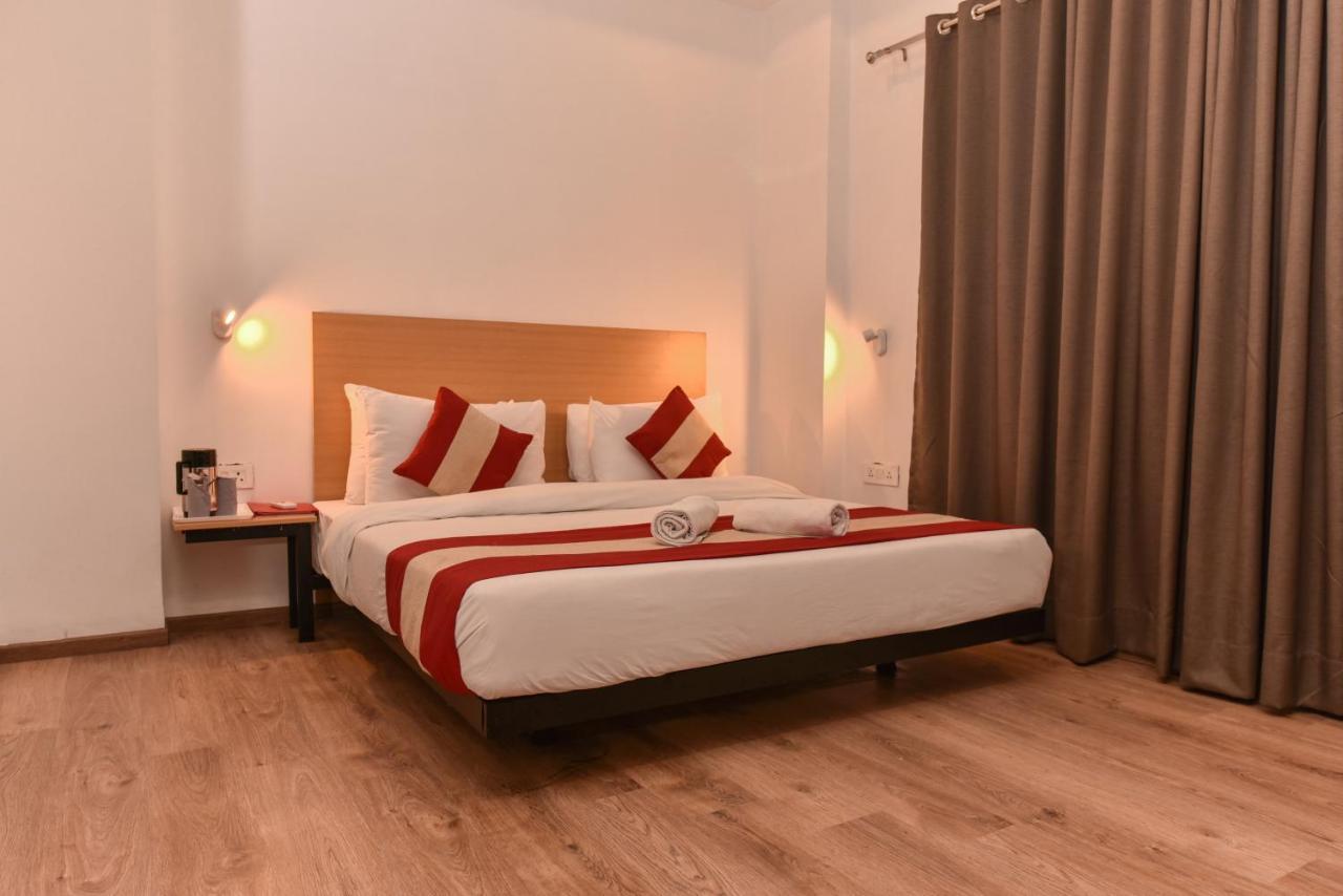 Hotel Red Saffron New Delhi Exterior photo