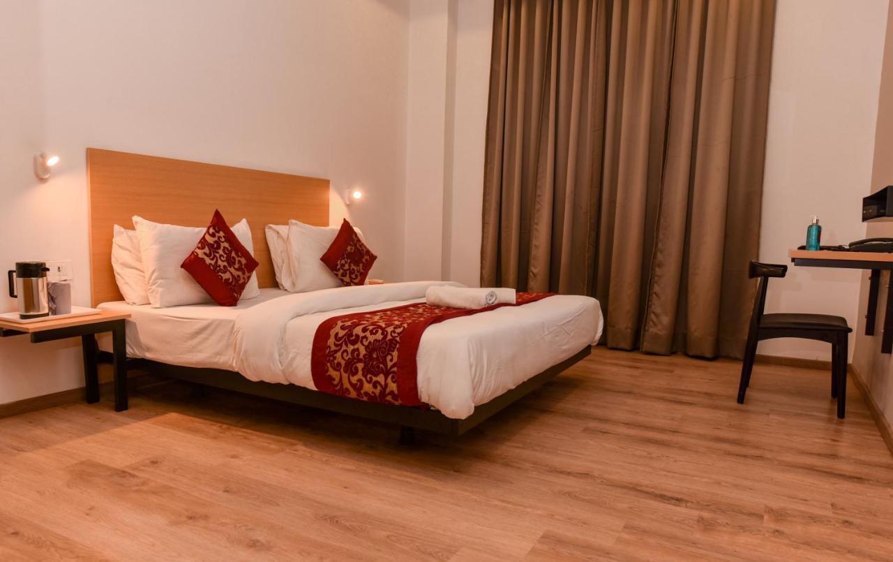 Hotel Red Saffron New Delhi Exterior photo