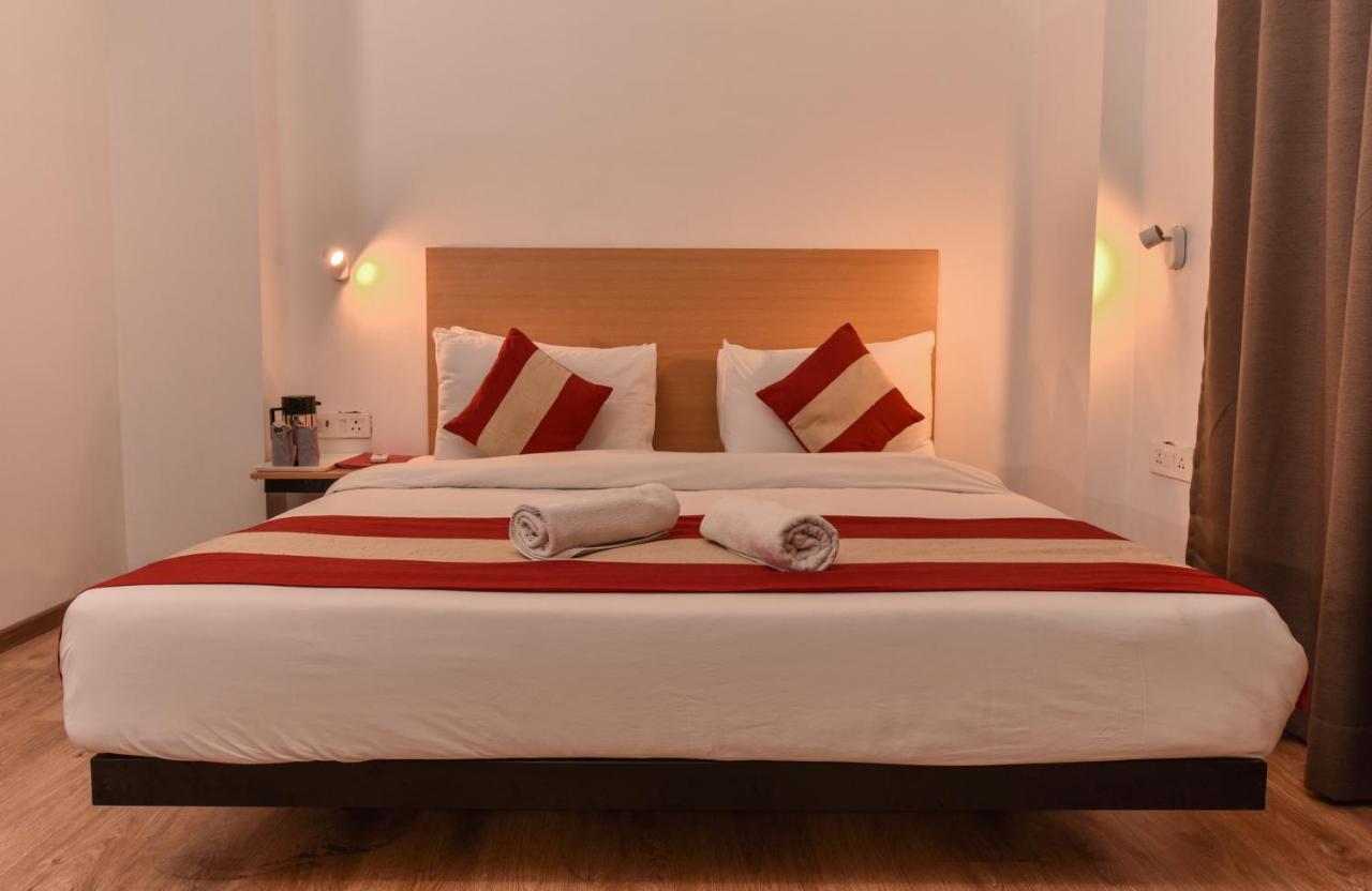 Hotel Red Saffron New Delhi Exterior photo