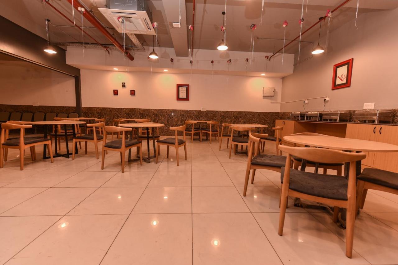 Hotel Red Saffron New Delhi Exterior photo