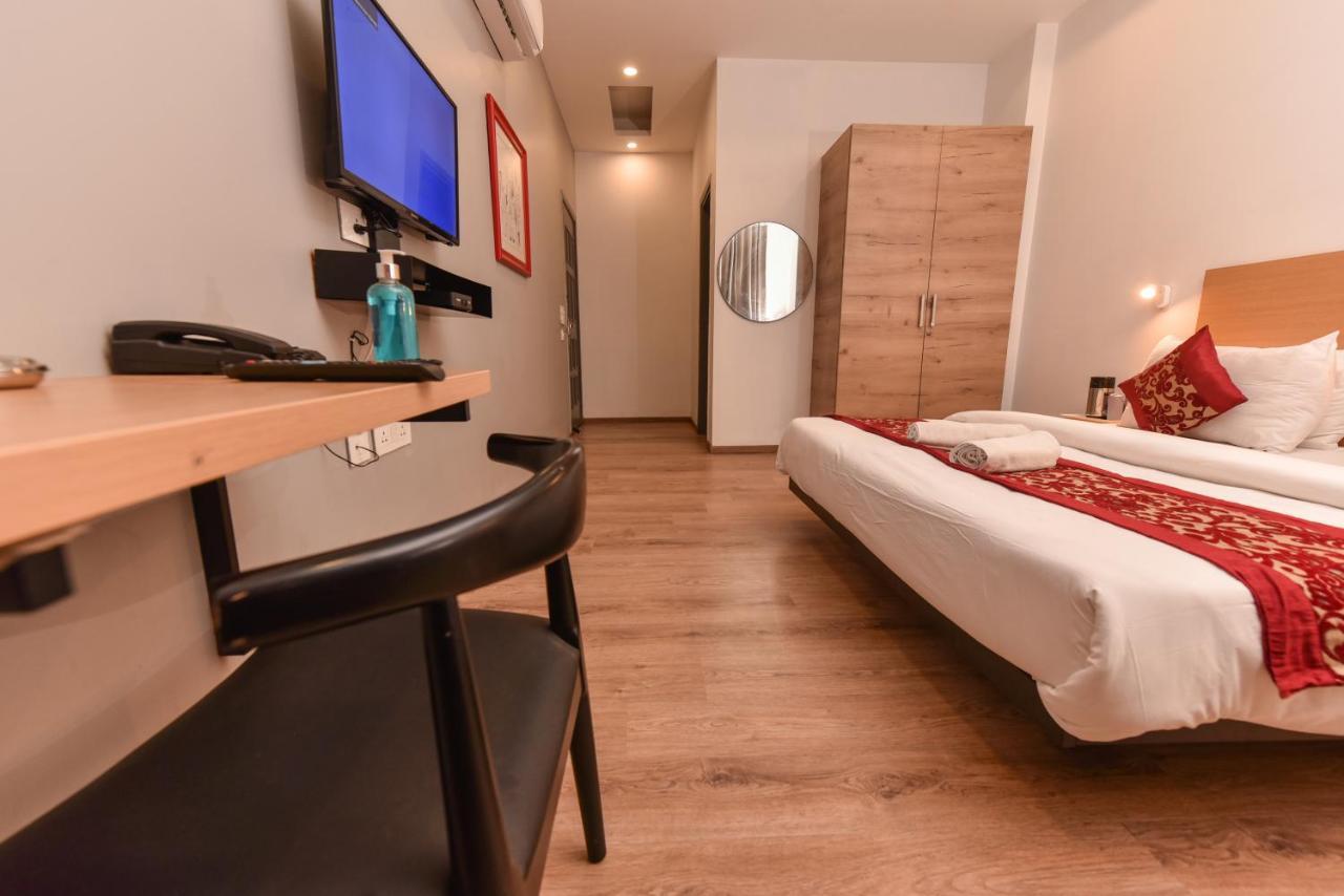 Hotel Red Saffron New Delhi Exterior photo