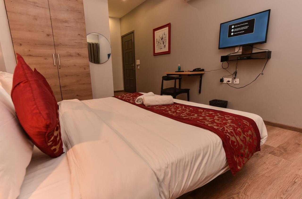Hotel Red Saffron New Delhi Exterior photo